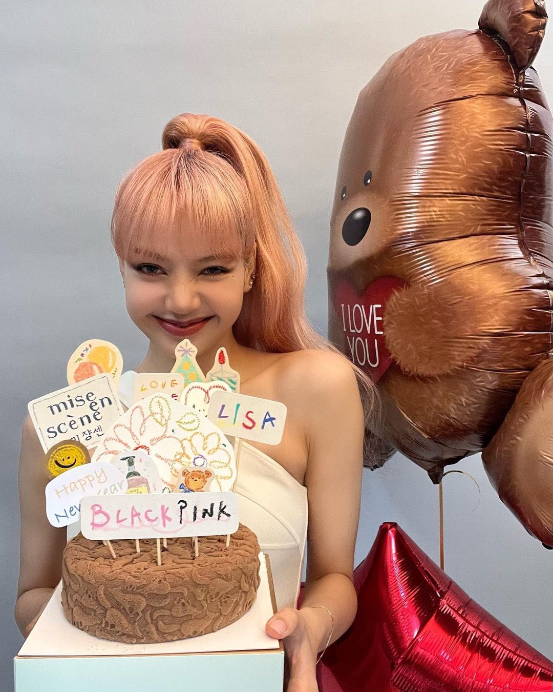 Singer Ho Ngoc Ha Kim Ly held a birthday party for Lisa and Leon with Homidecor