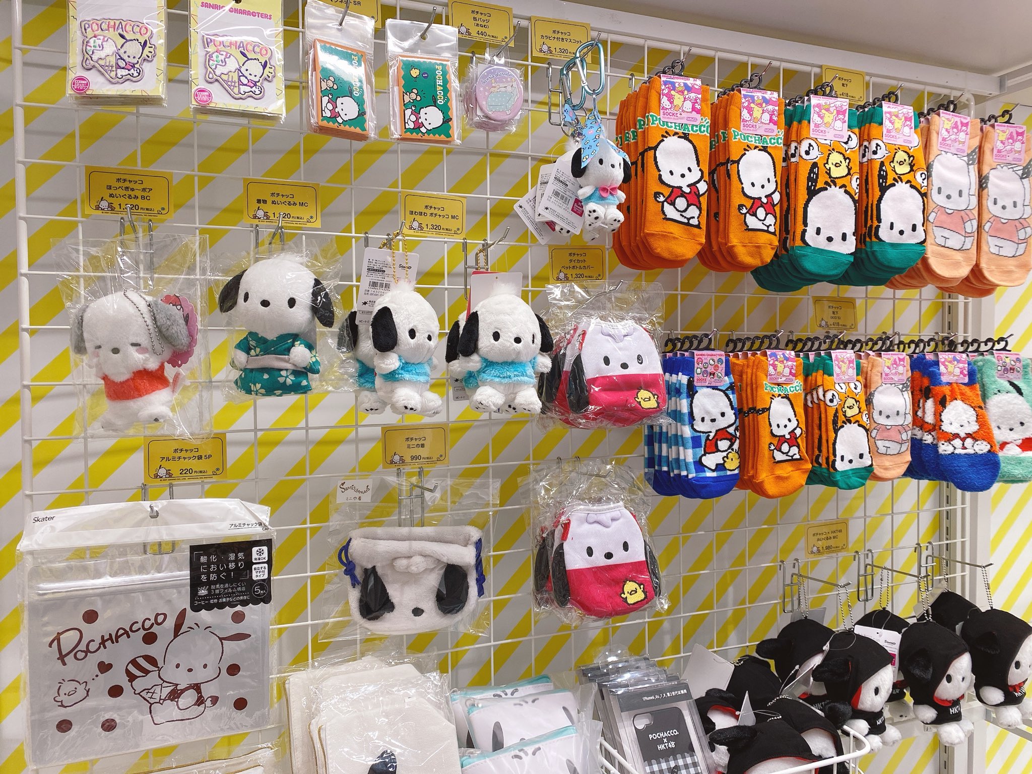 Season Co おはようございます 本日もポチャッコお散歩カフェ開催中です カフェ横に併設している物販コーナーにも 可愛いグッズたくさんあります ご来店の際はぜひご覧下さいね ポチャッコ ぽちゃっこ ポチャッコカフェ お散歩カフェ