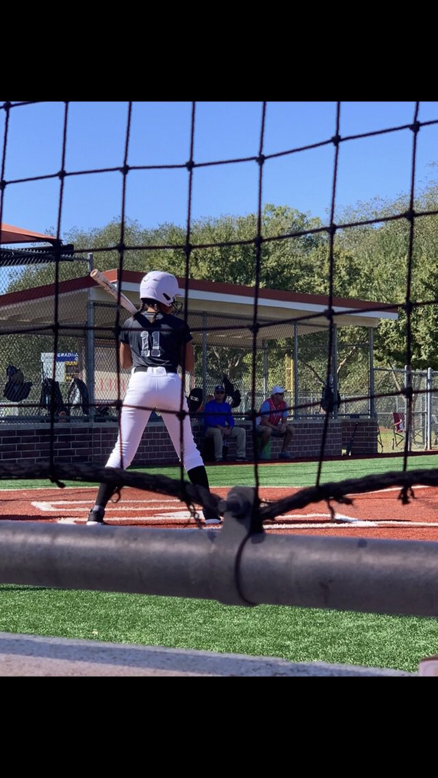 maddiep2026's tweet photo. I’ve been missing playing with my girls a little to much. Softball season needs to come faster!!🥎@bpolk35_furyp @IzzyB_2026 @OleMissSoftball @BrenttEads @NataliePooleUM https://t.co/m4hp41Sdqb