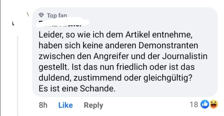 Lena_Reiner's tweet photo. Dieser Kommentar bringt's auf den Punkt: Wenn der #Maskenmann nur ein #Provokateur war und sein Handeln nicht im Sinne der anderen 300-350 TN des #Montagsspaziergangs in #Friedrichshafen: Wieso griff niemand ein? Wieso folgt keine Distanzierung? 🤔
https://t.co/yQb4VhsW7N https://t.co/GKIZ52OnFq