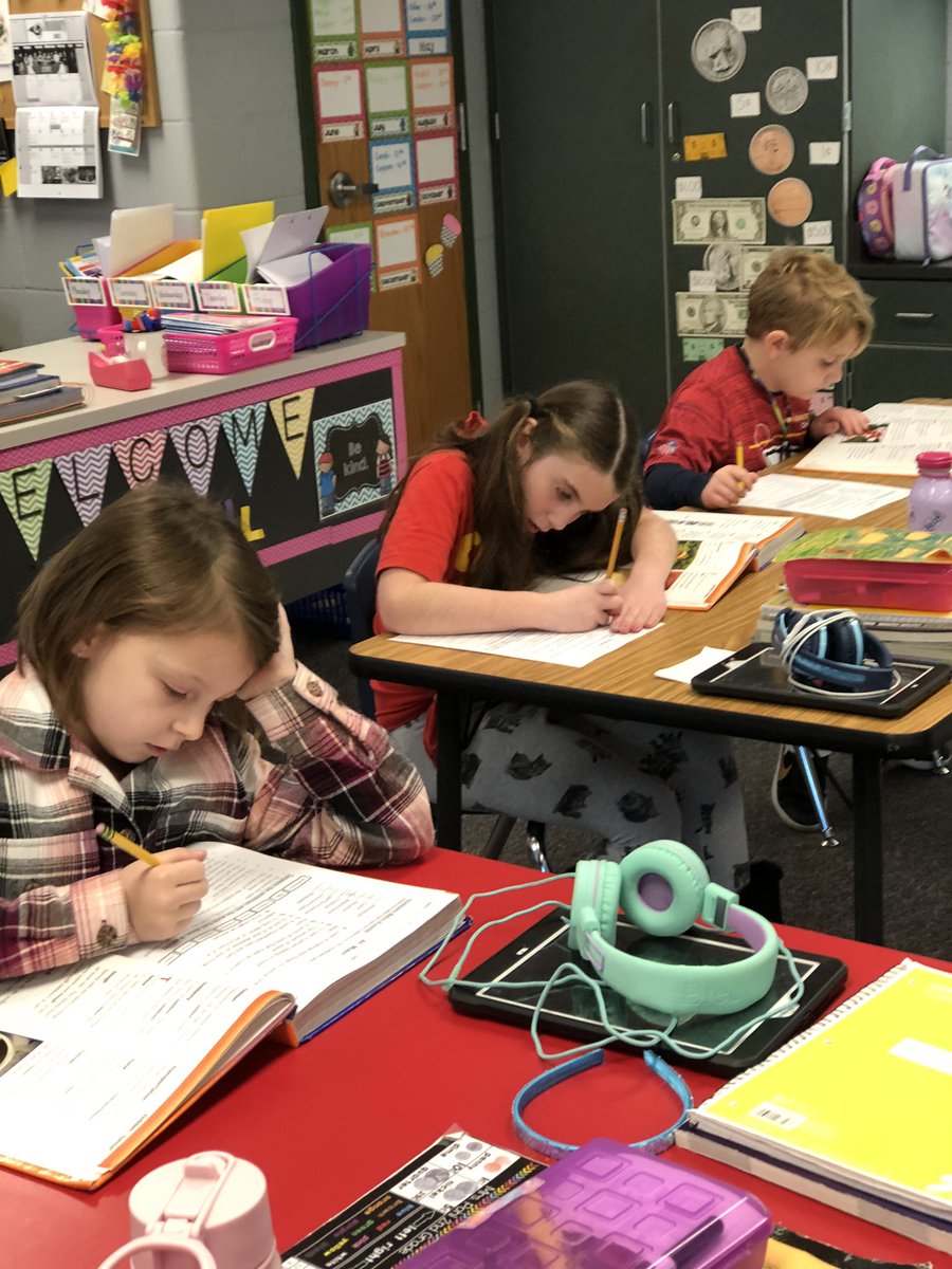 mrspohl1's tweet image. We’re really becoming independent workers &amp;amp; better problem solvers. Vocabulary skills &amp;amp; glossary use; our own today! 👏🏻 @USD449