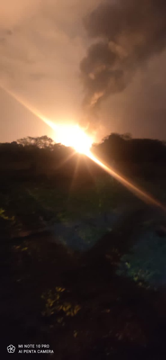 soygdelpetroleo's tweet photo. #11Ene/Arrancando el año 2022 se produce el 1er accidente en la industria petrolera, con la explosión de una tubería de combustible, ubicada cerca del Puente Naricual en Anzoategui. Se desconoce si hubo víctimas y la cantidad de pérdidas. #Venezuela #OPEC https://t.co/8pXbaytJSi