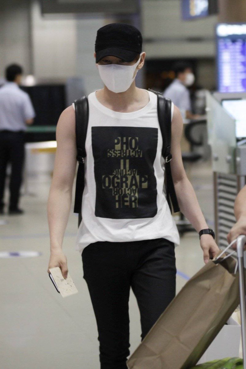 onlydalnim's tweet photo. this lee hyukjae 🤤 https://t.co/WmtaKkg4HE