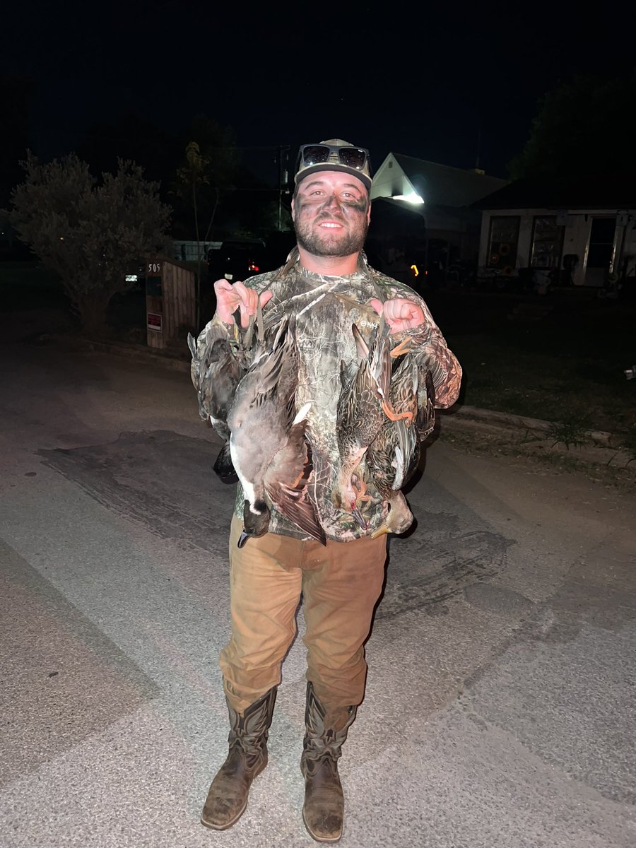 CodyyyJacobsen's tweet photo. Haven’t posted in awhile. Duck seasons been good https://t.co/rVN0fbYb2j