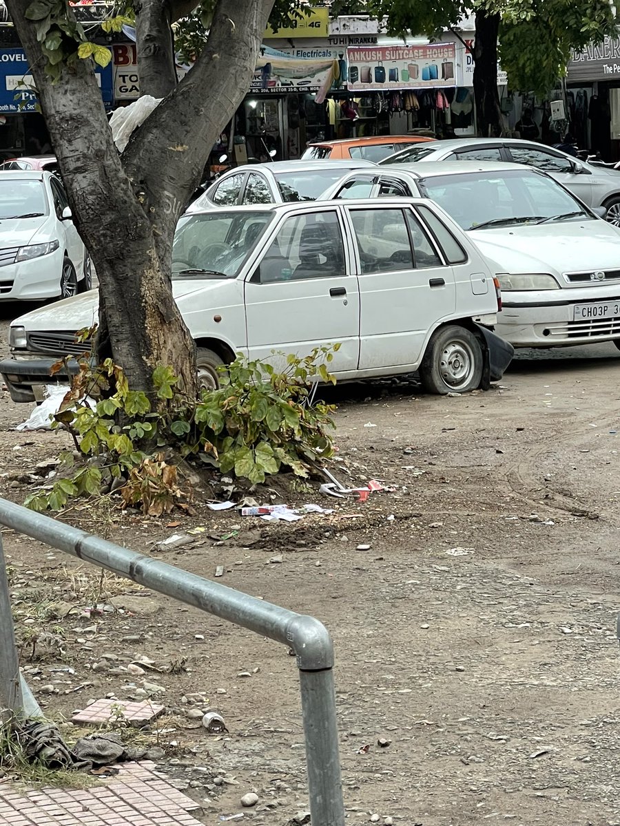 lovedeepsleo's tweet photo. @MCChandigarh Car parked and being used as store by shop keeper of shop number 141, sector 35 d, chandigarh. https://t.co/rgAo65WwwC