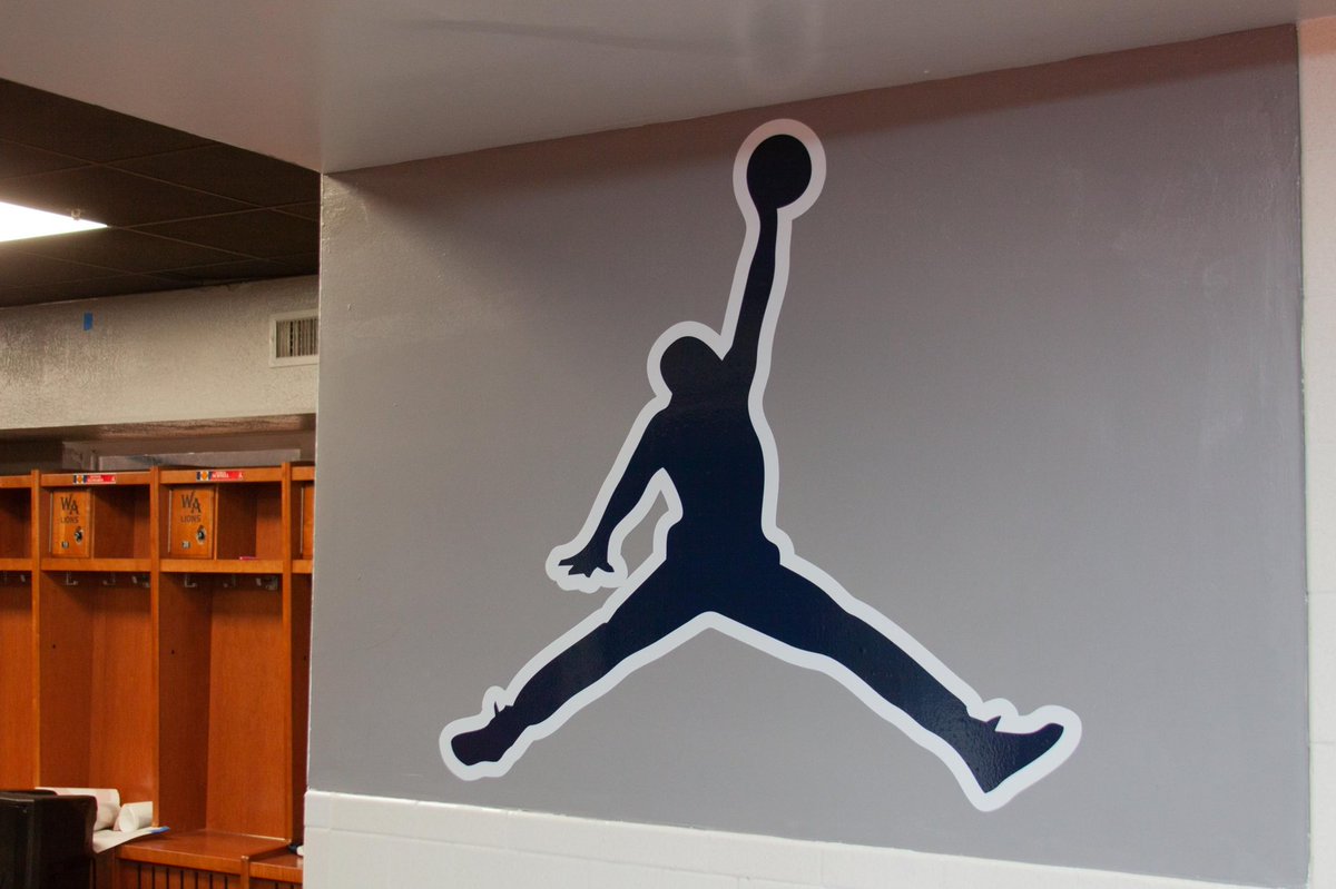 WALionsFB's tweet photo. Our locker room is almost done! Thank you Lions Athletic Club for all you do for our athletes! @wacad @Jumpman23 #Family #FamilyNeverGraduates  
#Proverbs3030 https://t.co/KE87opXlOU