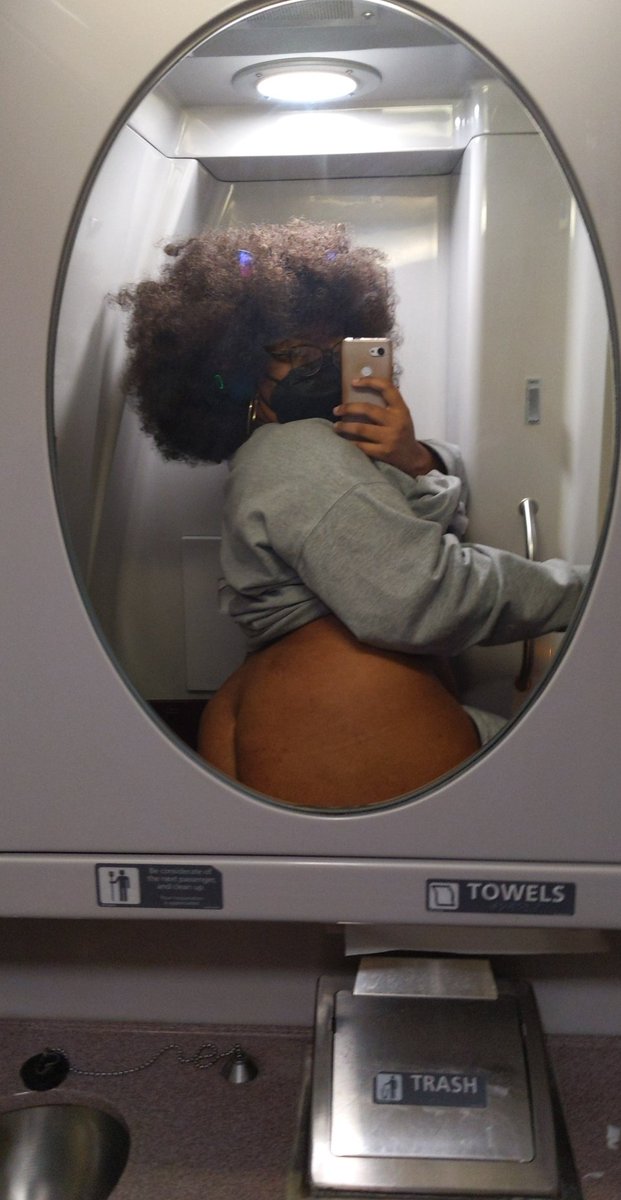 goddexxxkay's tweet photo. if I go to the bathroom 9/10 imma take a lewds while I'm in there lol https://t.co/Ani9Urk6oY
