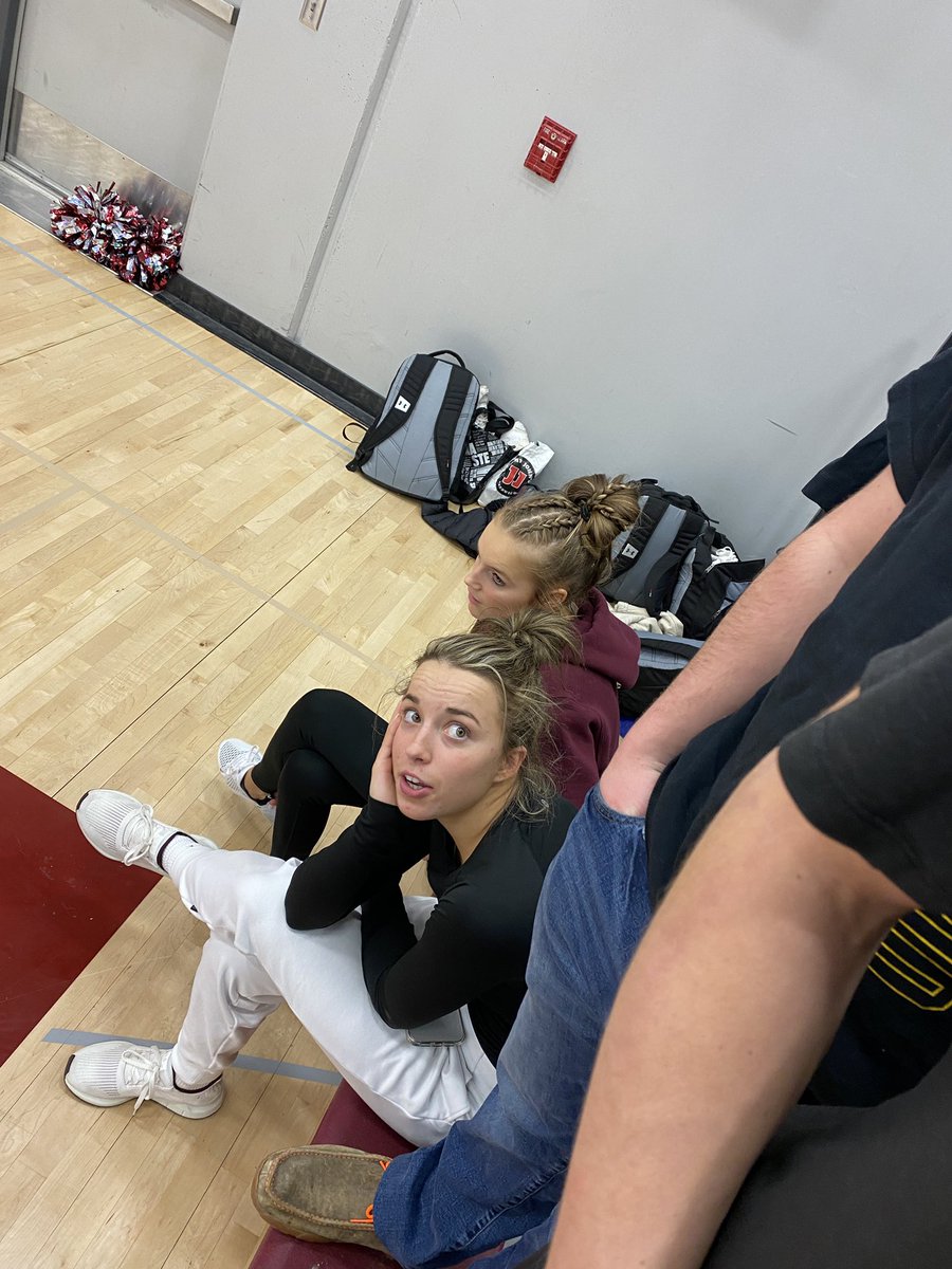 oskyfans's tweet photo. Make sure we show our Indian pride throughout the whole game unlike these two
#bebetter https://t.co/DiqXSdNsXu