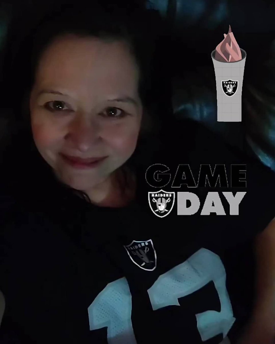 lorabells3's tweet photo. @LiveForAngels @renfrowhunter @Raiders I'll get that shirt soon. For now, I'm sticking with the one I got at the stadium. Literally everytime I've worn it, we've won. #RaiderNation
#thirdandRenfrow
But I'm not superstitious or anything. 😏🤔 https://t.co/XWcrj0kwK9