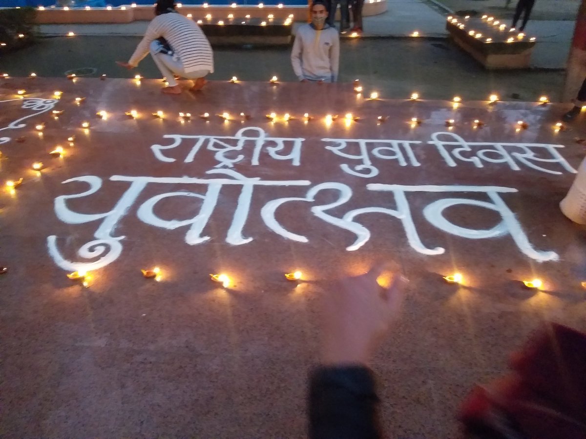 Arise,Awake and not stop untill the goal is reached- Swami Vivekanand 🙏
Deepotsav @Nationalyouthday2022 Yuvotsav ....
<a href="/abvp_bhu/">ABVP BHU</a> <a href="/SakshiSinghIN/">Sakshi Singh BHU</a> @iRahul_rana_BHU <a href="/iAbhilashKashi/">Abhilash Kashi</a> <a href="/iabhaypratap/">Abhay Pratap Singh 🇮🇳</a>