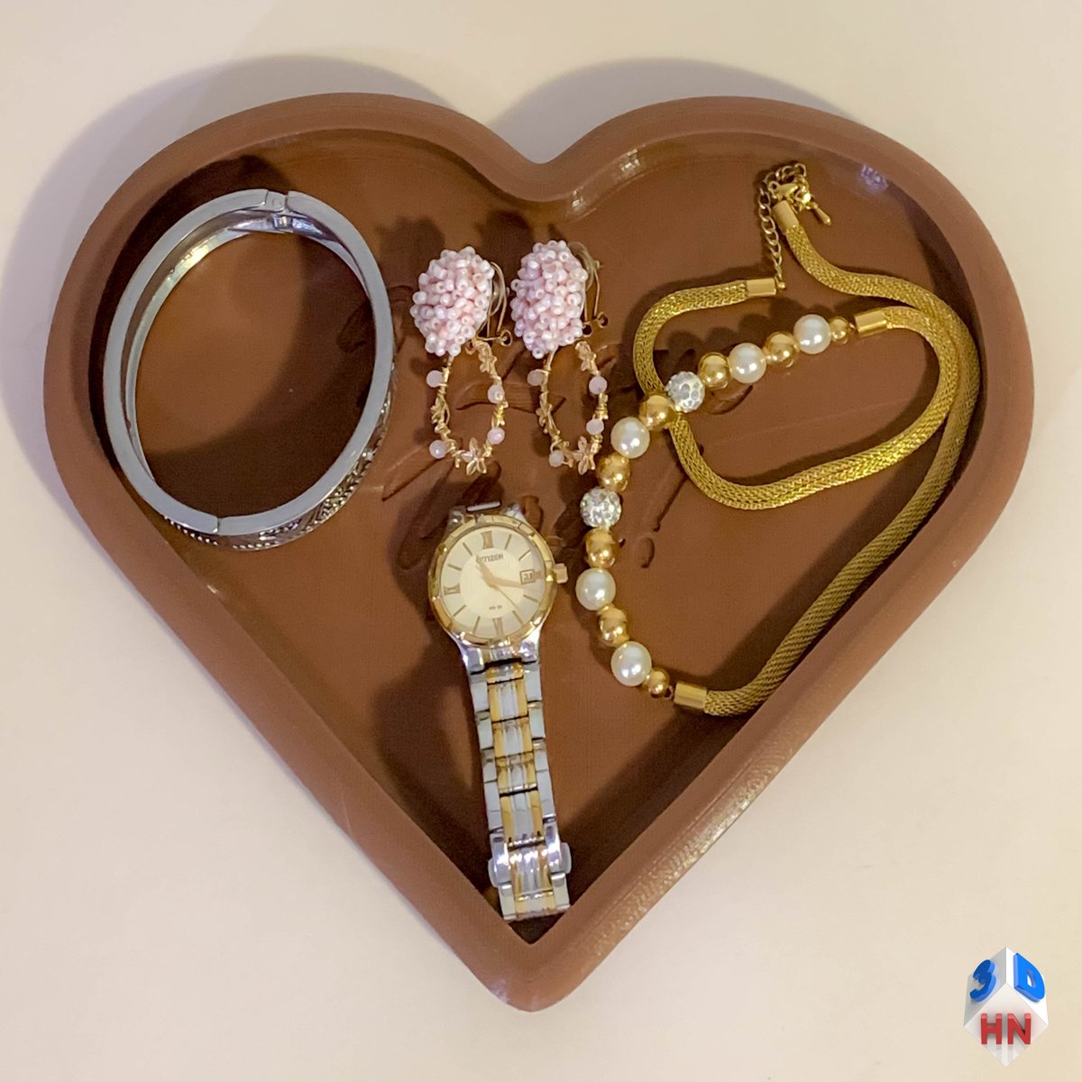 3dhnds's tweet photo. HEART TRAY
Bandeja Corazón para tus joyas, para el tocador, mesita de noche o en el mejor lugar de tu casa. Fabricada en madera de color, con tecnología CNC, texto personalizado en laser. También disponible en plástico con impresión 3D. 
Info por mensaje o https://t.co/CdO3rZ2Crl https://t.co/wfo3NlEu9Z