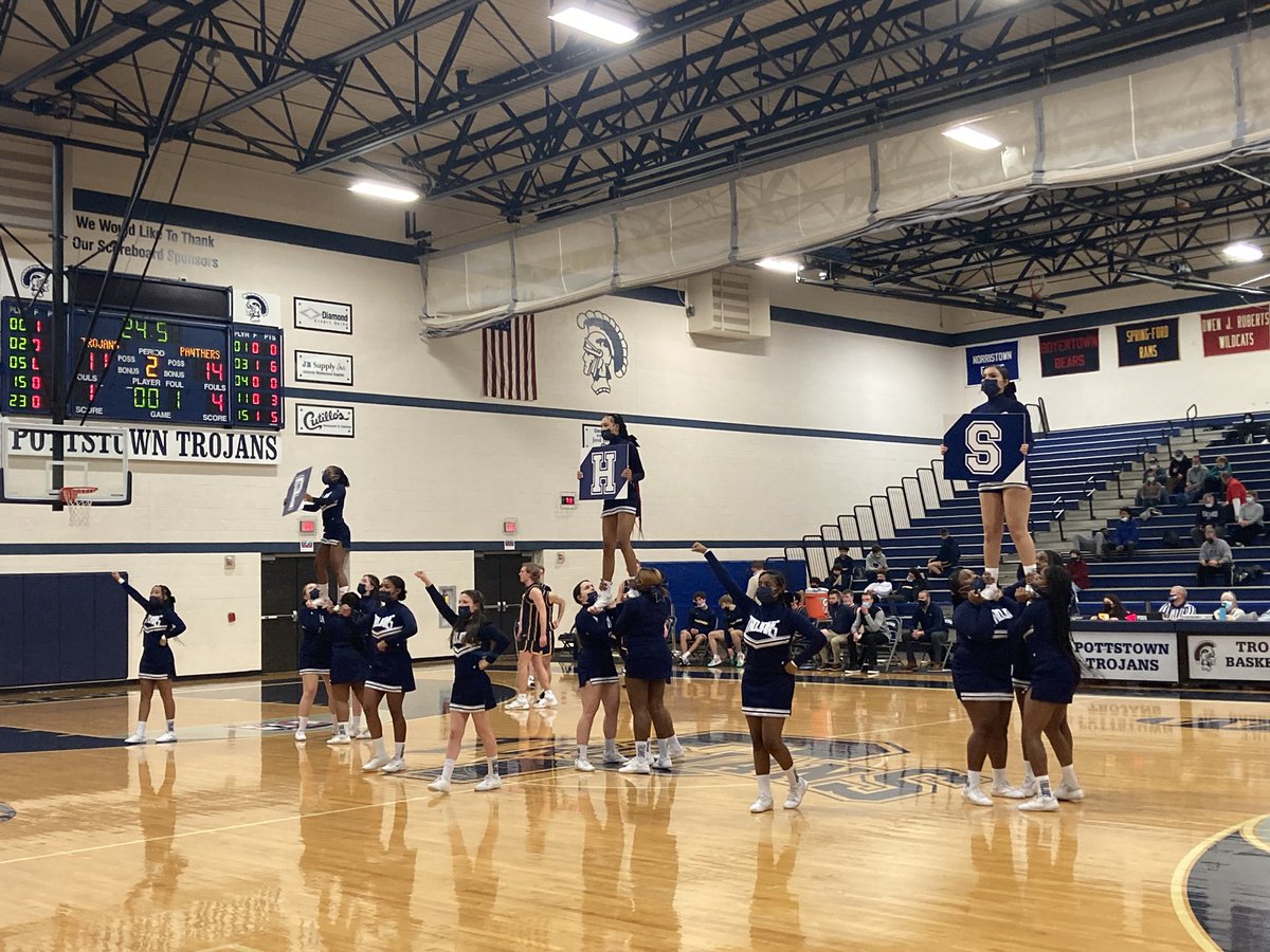 PottstownTrojan's tweet photo. Pottstown π£ showing their school spirit before the start of the second quarter
#PHSCheer @PottstownHigh @pottstownschool @JohnJarmato https://t.co/5jfFezHo1A