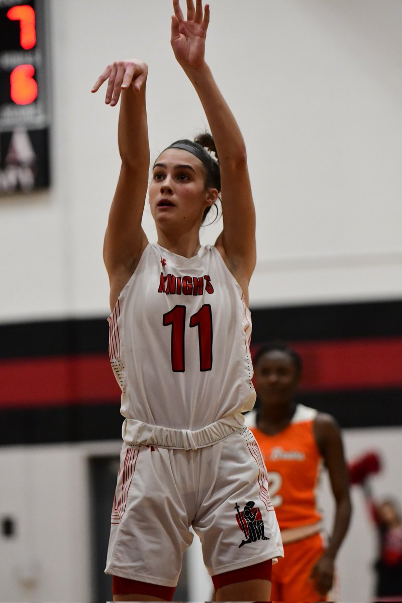 BishopLuersGBB's tweet photo. Congrats to our captain Anna Parent @AnnaParent11 on scoring her 600th career point tonight in the Lady Knights victory over New Haven. #congratsAP #LuersSpirit https://t.co/pFmJgm38Ut