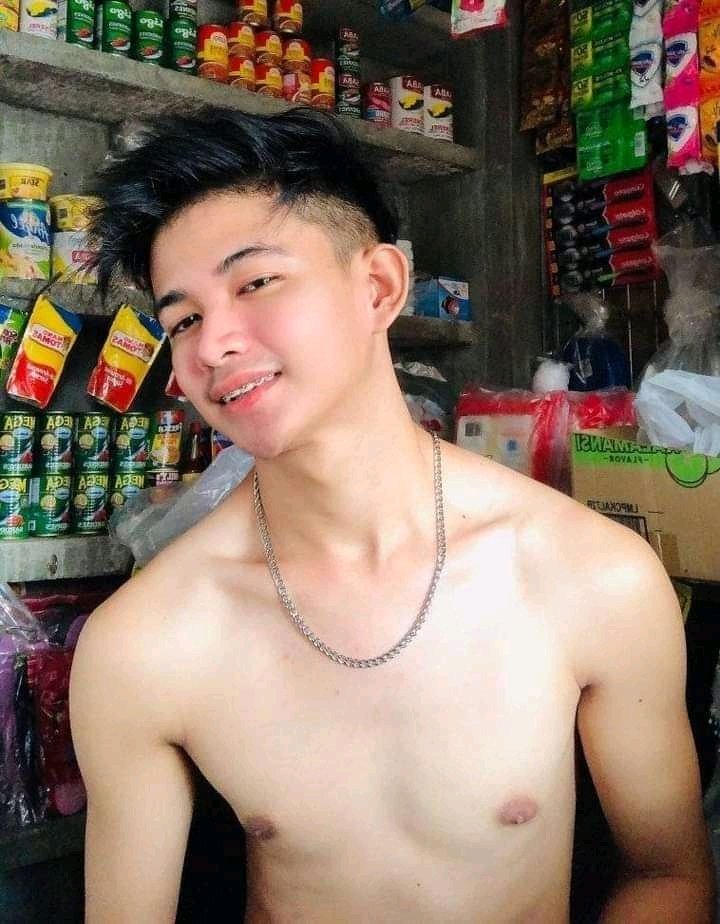 KhaelynLopez's tweet photo. Bibili ka? O ako  bibilhin mo 🤤 https://t.co/Y5MFeRKbSj