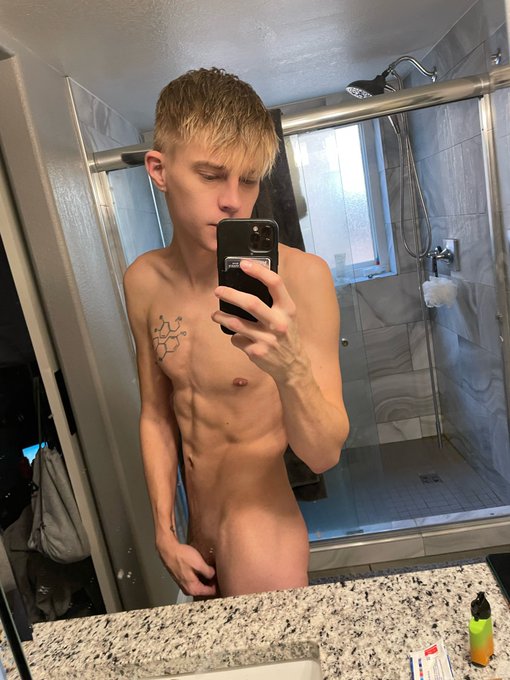 Can I be your favorite? https://t.co/knH4OLhtKv