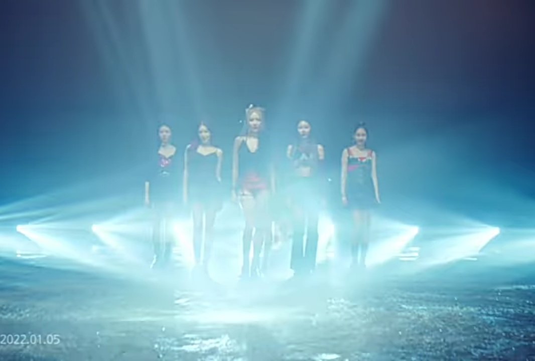Kevitommld's tweet photo. THE QUEENS #MOMOLAND #NattiNatasha #YUMMYYUMMYLOVE https://t.co/K9gZ8CaN17