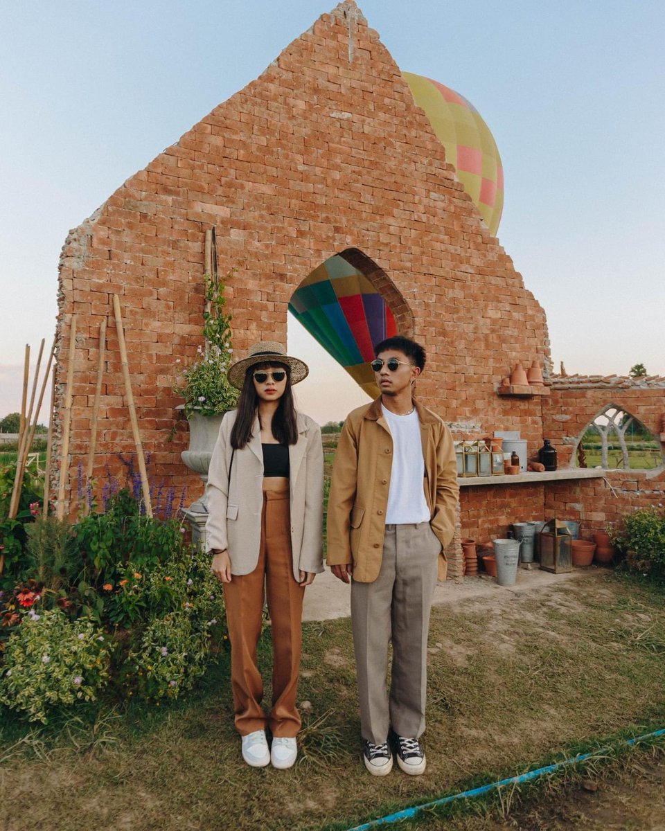 petchpechon's tweet photo. I LOVE FLOWER FARM SEASON 3 🌷🏕
เปิดแล้วว!!! สวนดอกไม้สไตล์สวนอังกฤษ ถ่ายรูปมุมไหนก็สวย 
สวนดอกไม้ที่โด่งดังมากๆ ใครมาเชียงใหม่ก็ต้องแวะมาเช็คอิน ครั้งนี้มาในรูปแบบสวนดอกไม้สไตล์อังกฤษ แบบวินเทจๆ ที่ให้กลิ่นอายเหมือนอยู่ต่างประเทศเลยทีเดียว สุดปังมากๆ 🏞
#Petchography #เพชรถ่าย https://t.co/6sI2GzA2FV
