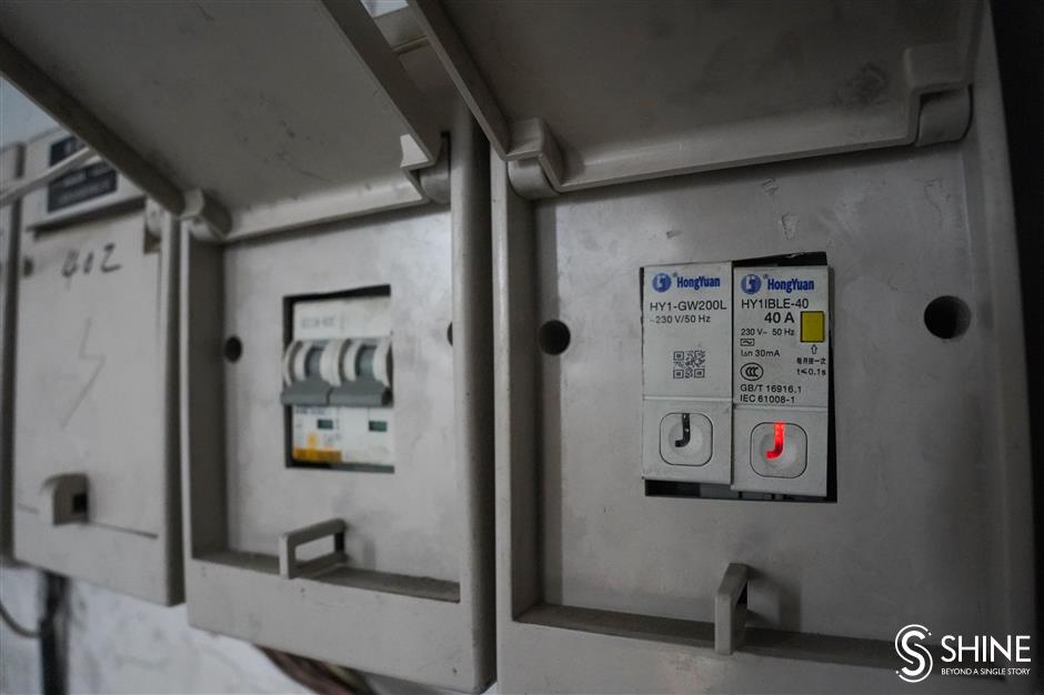 shanghaidaily's tweet photo. #Shanghai native Wu Yuxiu, 86, feels more secure when using electronic appliances alone at home after a #smartchip has been installed on her electric meter. It collects and analyzes her power usage, and it will trigger an alert if anything is abnormal. https://t.co/BNxdmFd4hI https://t.co/Z8J1si1fzZ
