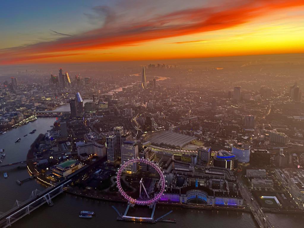 NPASLondon's tweet photo. Morning #London. 
Not a bad sunrise this morning. 
(Video in the thread too) https://t.co/5uNRzIOeer