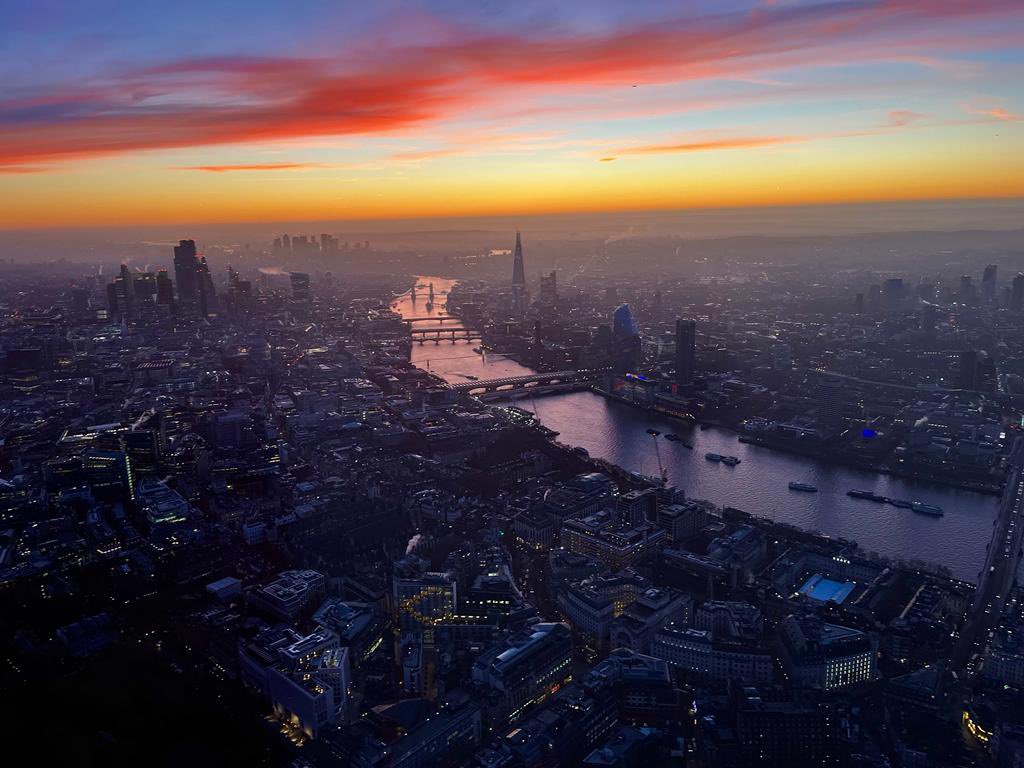 NPASLondon's tweet photo. Morning #London. 
Not a bad sunrise this morning. 
(Video in the thread too) https://t.co/5uNRzIOeer