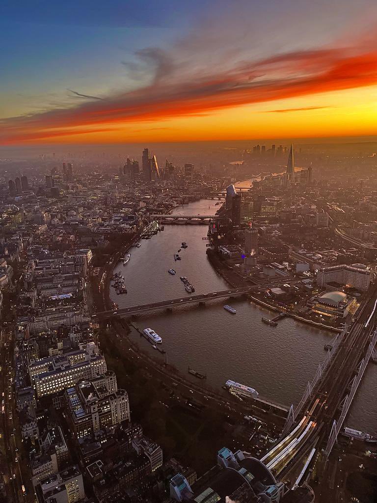 NPASLondon's tweet photo. Morning #London. 
Not a bad sunrise this morning. 
(Video in the thread too) https://t.co/5uNRzIOeer