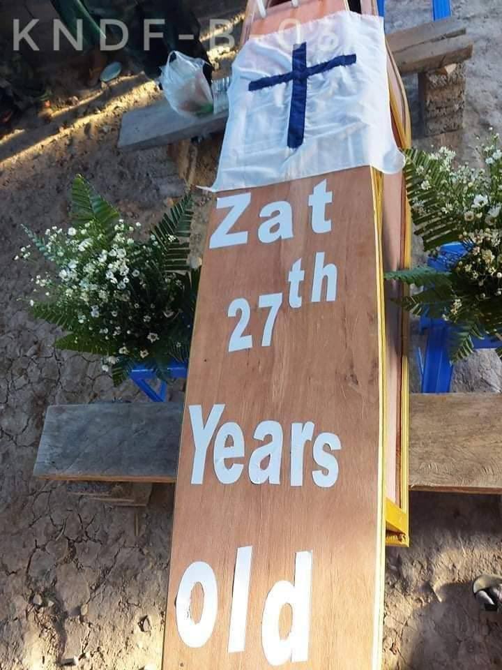 Sayjin15's tweet photo. Funeral of 27 yr old KNDF B-03 comrade MaungYar aww Zar (b) MaungMoeZat who was killed in an accidental landmine explosion while on mission on Jan9 was held by KNDF B-03 Pekhon Zone yesterday. #CrimesAgainstHumanity #2022Jan12Coup #WhatsHappeningInMyanmar https://t.co/qRz5k0Wh8a