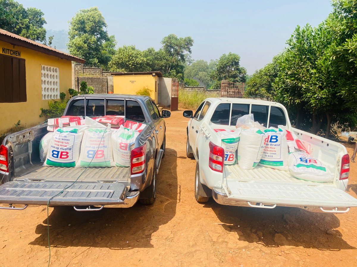 Ftown_Terminal's tweet photo. Fifteen bags of rice and fifteen cartoons of chicken shared among King George’s old people’s home, Milton Margai School for the blind and School for the deaf and dumb. https://t.co/AkJ7pKNVDp