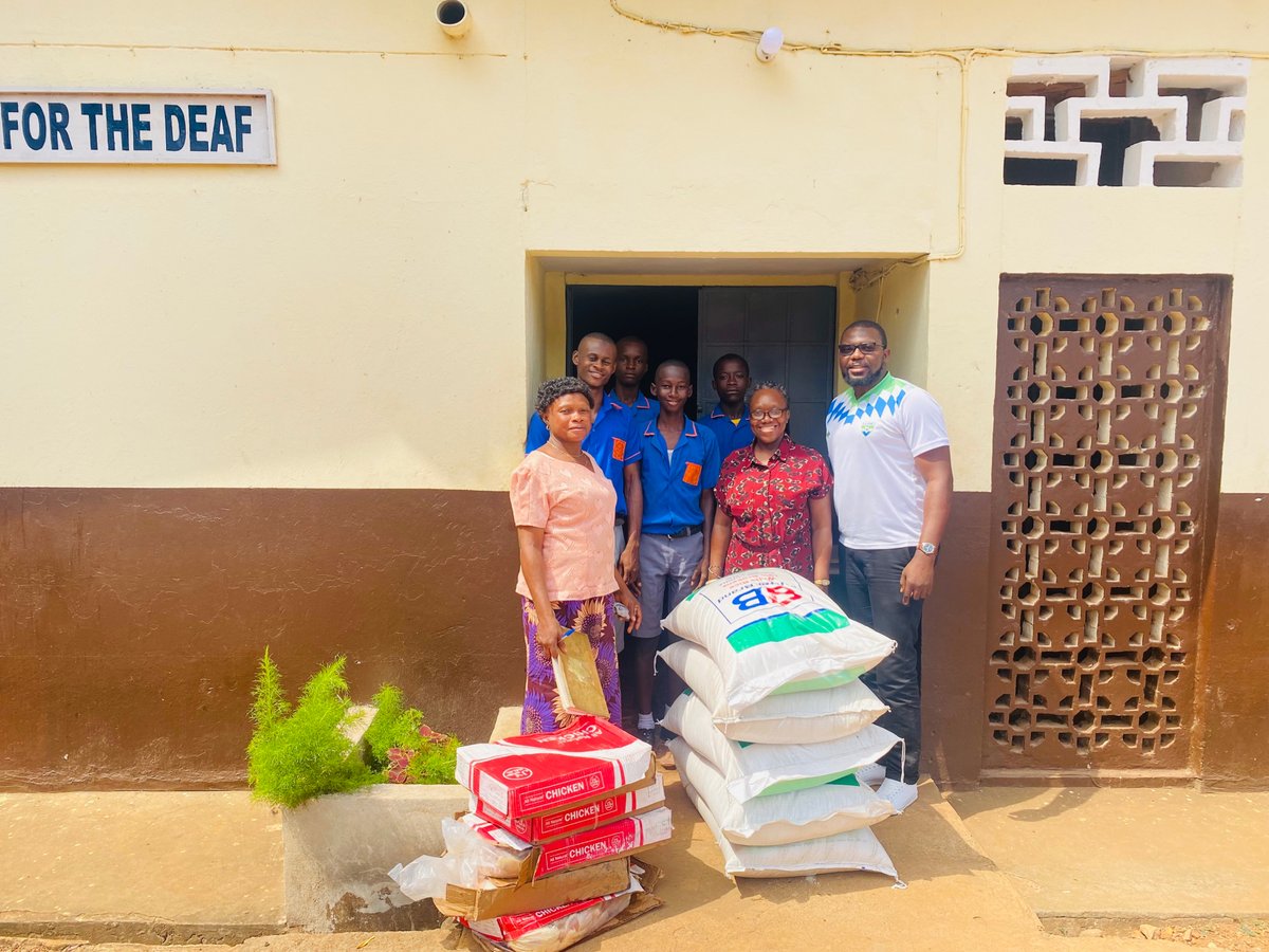 Ftown_Terminal's tweet photo. Fifteen bags of rice and fifteen cartoons of chicken shared among King George’s old people’s home, Milton Margai School for the blind and School for the deaf and dumb. https://t.co/AkJ7pKNVDp