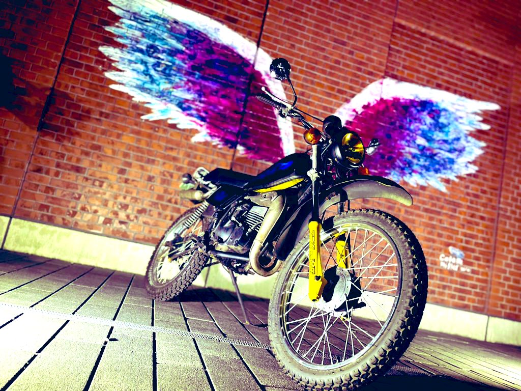 moeco55sh's tweet photo. 私のハスラー、痛車だけどかっこよいから見て🥺
原付だけどすごいでっかいしかっこいいんだからな!!!!
#TS503
#1981年製
#ハスラー50
#バイク好きと繋がりたい
#バイク女子と繋がりたい
#バイク女子
#MT50cc
#横浜ポートレート
#痛バイク https://t.co/yuCqx3YuZW