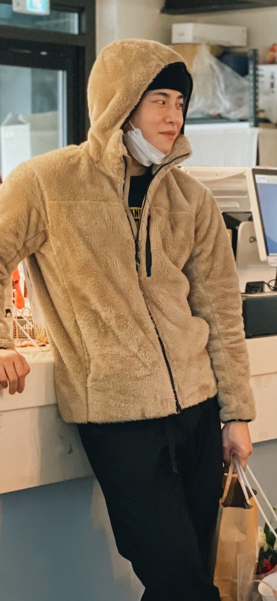 jjyon3's tweet photo. 현생에서 존잘남을 코앞에서 본 일이 넘 희귀한 경험이라 자꾸 곱씹어보게 된다..^-^ 220110.. 잘생긴 남자 본 날… #jbj95 #김상균 https://t.co/P0p03K7MAA