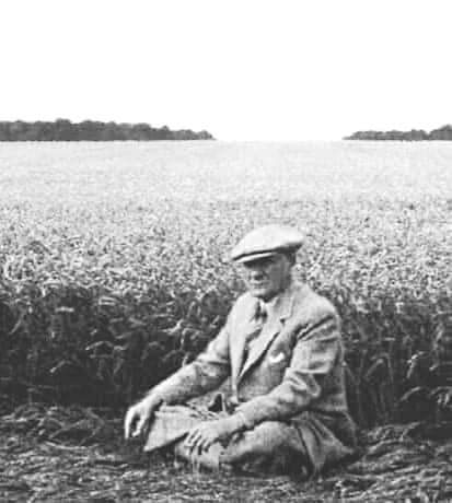 " Makam yeri masa başı , saray dairesi değil , vatan toprağıdır " .
Konya 1931 Atam Buğday tarlasında , vatan toprağı olan makamında.
Saygı ve minnetle ışıklarda uyu ATAM
🇹🇷🇹🇷🇹🇷🇹🇷🇹🇷🇹🇷🇹🇷🇹🇷🇹🇷🇹🇷