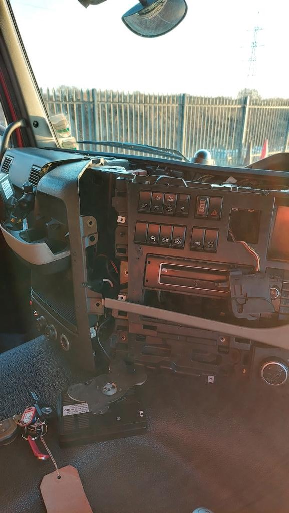 Seags06's tweet photo. Not looking too good at the moment. #ElectricalFault 🚛☹ https://t.co/gp9dHjW4sa