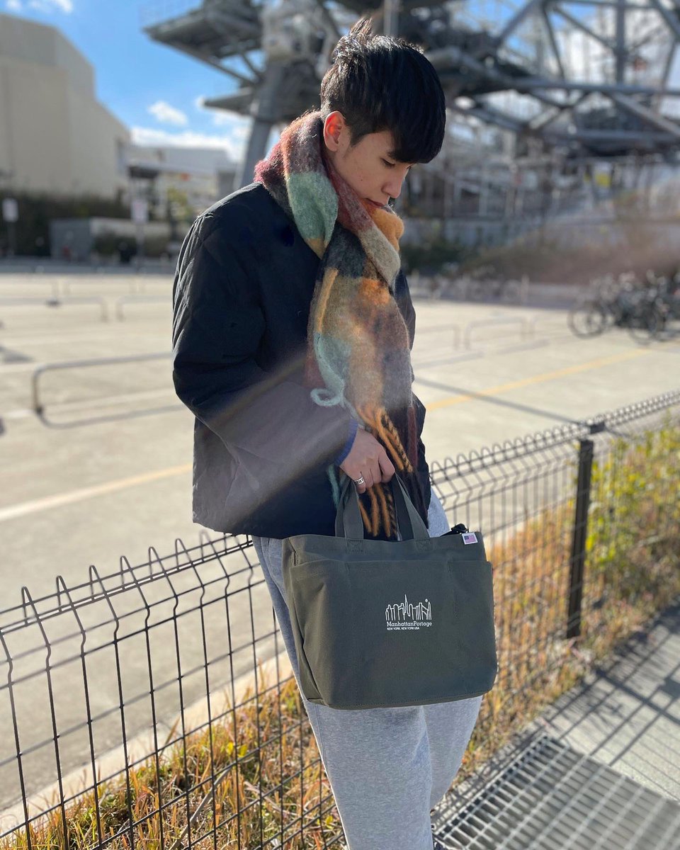 mp_expocity's tweet photo. 【Whitestone Tote Bag Canvas 2021】
⁡
number:#MP1360CNVS21
Color:Olive
Price:¥9,350(tax in)
Size:横37×高さ25×マチ16.5cm
⁡
Staff:177cm https://t.co/0PhdDybqKe