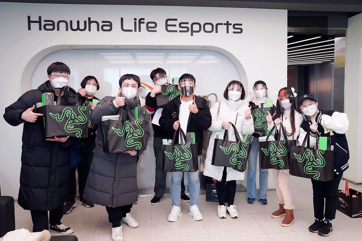 HLEofficial's tweet photo. We'll reveal the photos of #CampOne Tour that we had fun with the fans! We would like to express my gratitude to #Shy, a special tour guide who helped host the event, and @TeamRazer, a sponsor who presented the best gaming gear for the fans. https://t.co/HRffS09NNI
