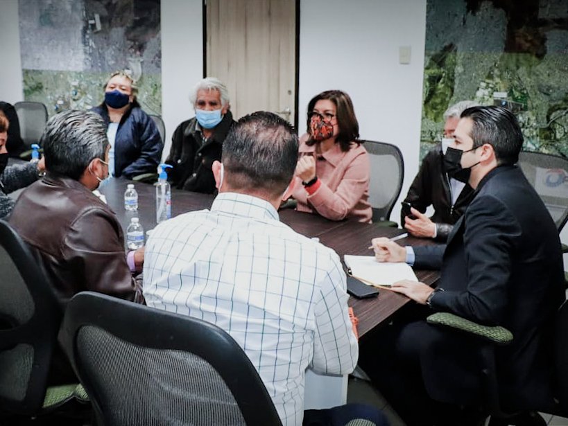 ReneeRodriguezY's tweet photo. Estamos trabajando para que no falte el agua en las colonias y localidades de #Tlalnepantla.

Por instrucciones del Presidente @TonyRodriguezMX, en el @OPDM_Tlalne nos reunimos para dar solución a este problema. Arrancamos en Tequex parte alta y Col. Benito Juarez. https://t.co/fCV0KnJMt7