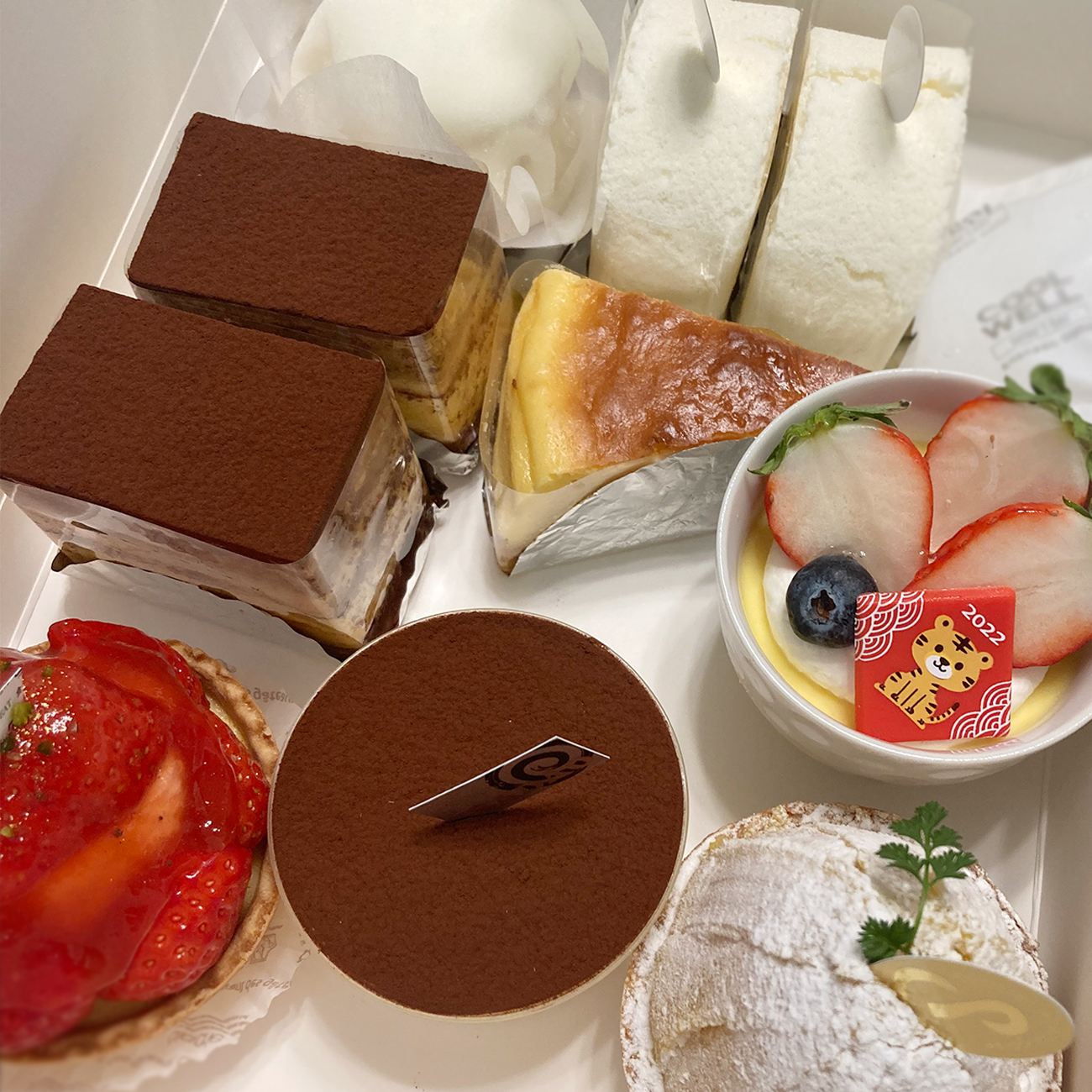 山口県の広告代理店 ケイ アール ワイ サービスステーション 昨日の女性会議では 周南市のケーキ 屋さん Sadao サダオ のケーキをいただきました チーズケーキやティラミスなど どれも食べたいケーキばかり 笑 私は白いロールケーキを