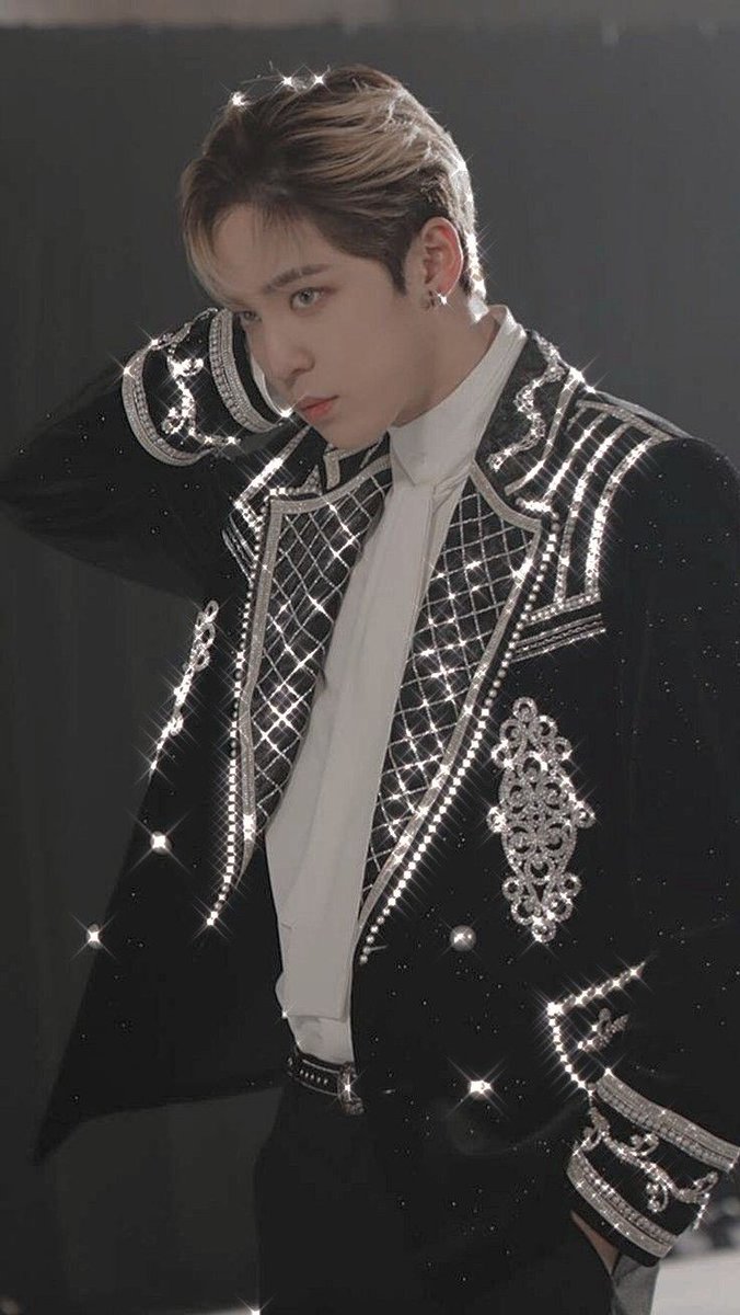 —Vía IG—

Oh, kiss me <a href="/YunhxB/">Yunho</a> beneath the milky twilight! lead me out on the moonlit floor, lift your open hand, strike up the band and make the fireflies dance, silver moon's sparkling... So kiss me. 🤍