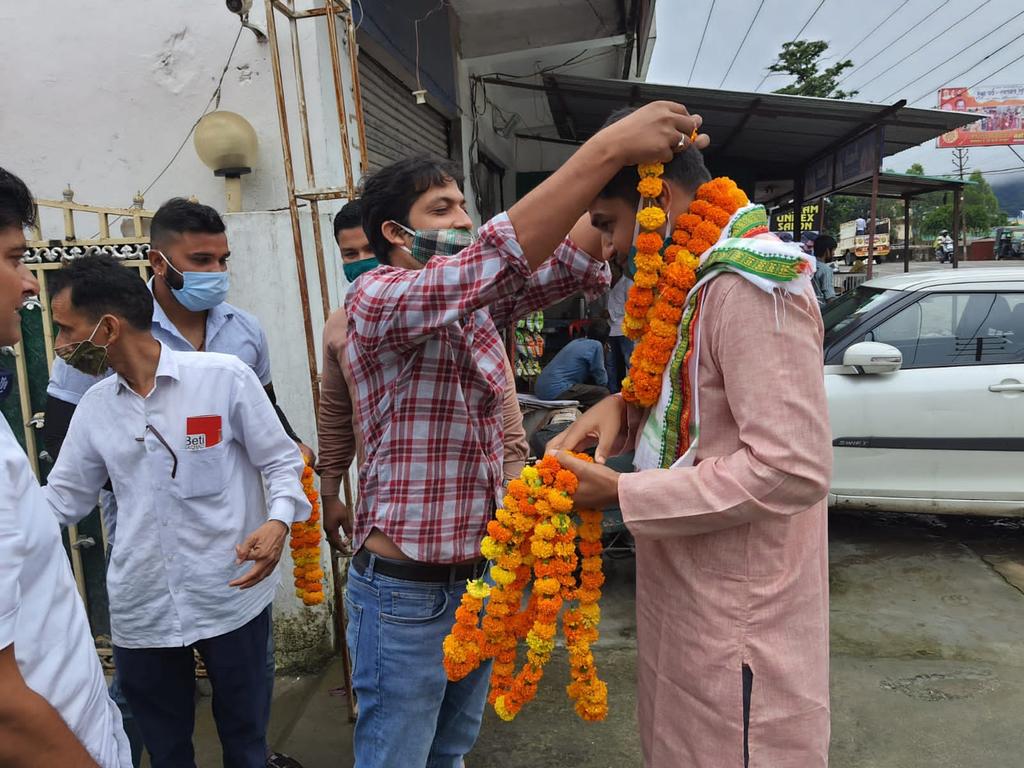 LALITTEWARI13's tweet photo. पंचायती राज संगठन को सुदृढ़ करने में प्रयासरत रहे,छात्र व जन हितों के संरक्षण हेतु समय-समय पर चले आंदोल��ों में कंधे से कंधा मिलाकर सहयोग करने वाले प्रतिभासंपन्न,कर्मठ,युवाओं के मनमस्तिष्क में बसे जनप्रिय मोहित उनियाल जी को नव वर्ष के शुभअवसर पर स्वर्णिम भविष्य की शुभकामनाएं। https://t.co/nEcOboO73N