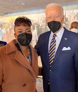 BerniceKing's tweet image. Thank you, @POTUS &amp;amp; @VP, for our meeting today.

Mr. President, I’m glad you’re tired of being quiet about voting legislation. Your influence matters. Keep talking.

As I mentioned, consistent messaging is critical.

Now your powerful words need legs &amp;amp; feet.