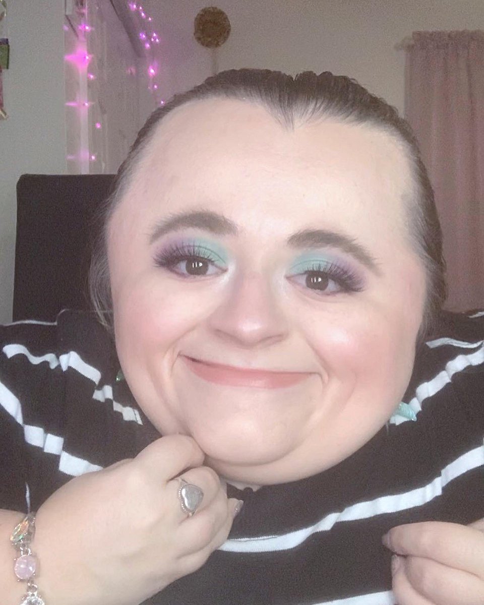 Makeup_Hannah15's tweet photo. Since I can’t actually be a mermaid 🧜🏻‍♀️ I settled for just doing mermaid colors on my eyes! 💕 #motd💄 #ootd💕 #mermaidmakeup #makeupismypassion #mermaidcolors #fullglam #fullglammakeup https://t.co/RvwWZVLq13