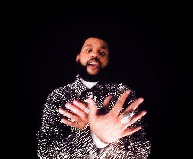 hourly weeknd ✩ tweet media