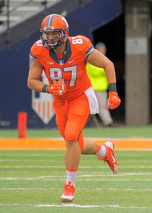 illinilegends's tweet photo. Celebrating his 27th birthday today is former @IlliniFootball tight end Tyler White. He's now an investment associate for @MaranonCapital in Chicago.  @PlainwellHS   @plainwellfb https://t.co/WP9BxSwzVs