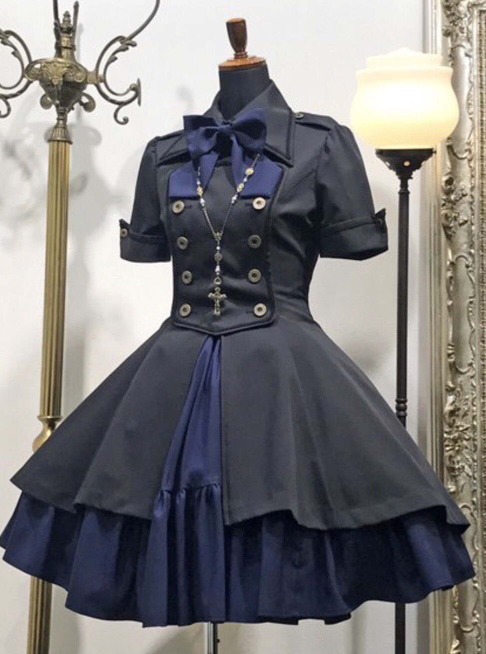 【初版】街で見かける可愛い制服 レストラン・菓子店編 街で見かける可愛い制服 レストラン・菓子店編の通販 by にゃ