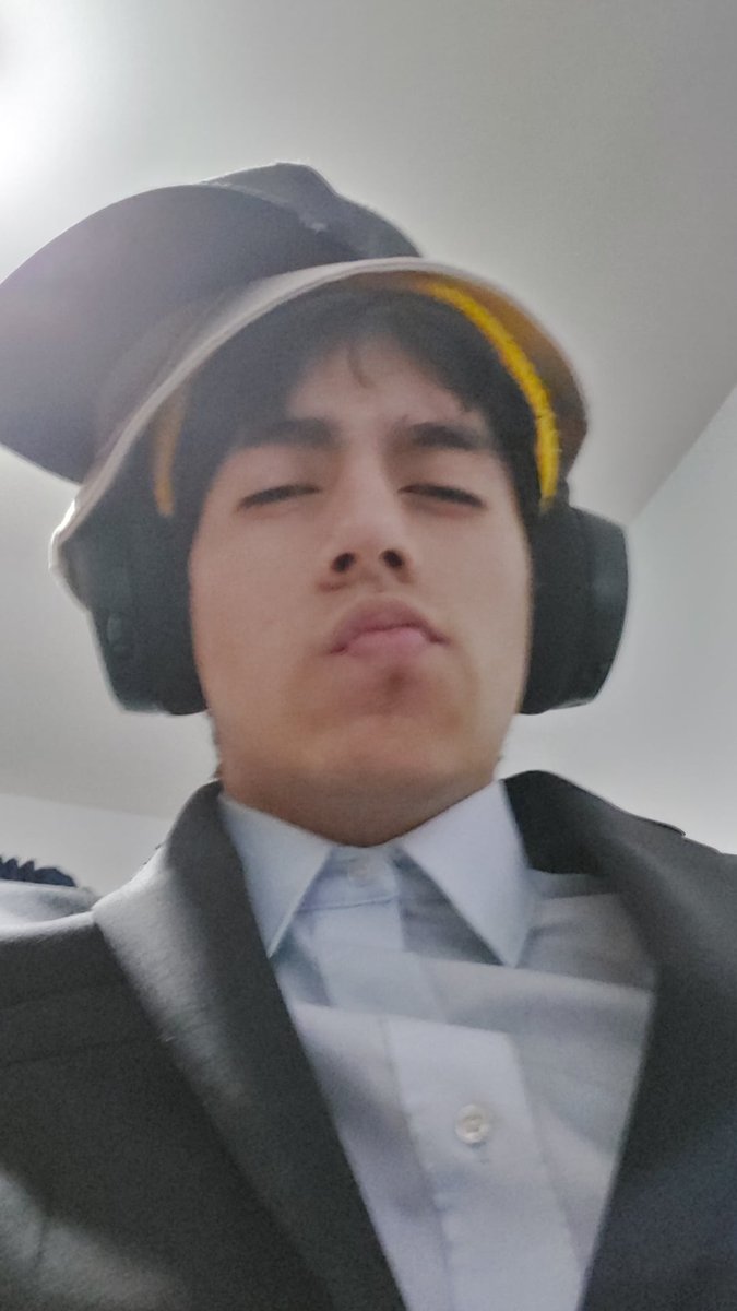 TheActualDes's tweet photo. I'll come back... #hatsfordes get it trending https://t.co/PquCGWv7PE