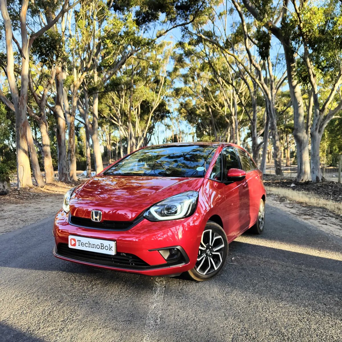 TechnoBokMedia's tweet image. Reflecting on a few weeks behind the wheel of the @HondaSA new 🇯🇵 Japanese built Honda FIT. Many km's covered, many roads explored, many adventures embarked on.  #WatchThisSpace for the full festive season write-up &amp;amp; video 📽️.
.
.
#FestiveWheels 
#TechnobokMedia 
#HondaFIT