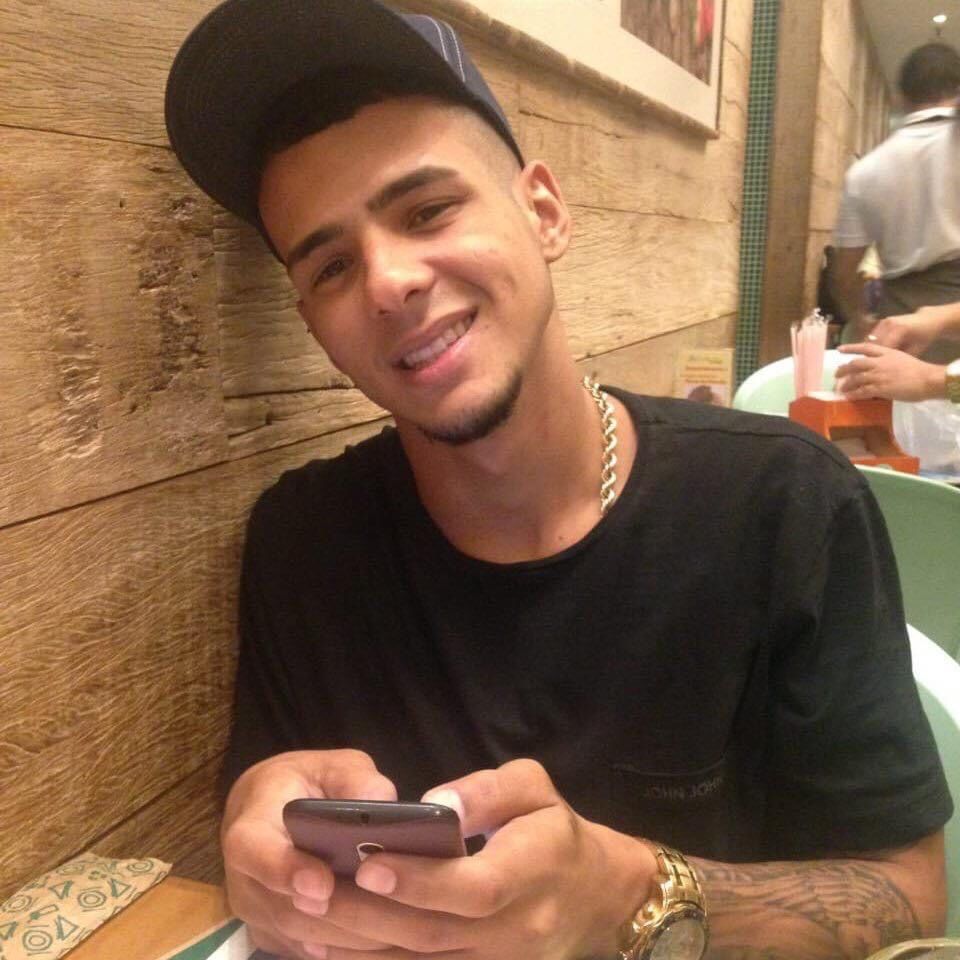 Nunca imaginei que um dia iria postar saudade de vc irmão , mais infelizmente Deus tem um plano para cada um de nós , e deus escolheu levar vc pro lado dele , só quero deixar bem claro que nunca irei esquecer de vc , te amo irmão (Davi eterno no meu coração).