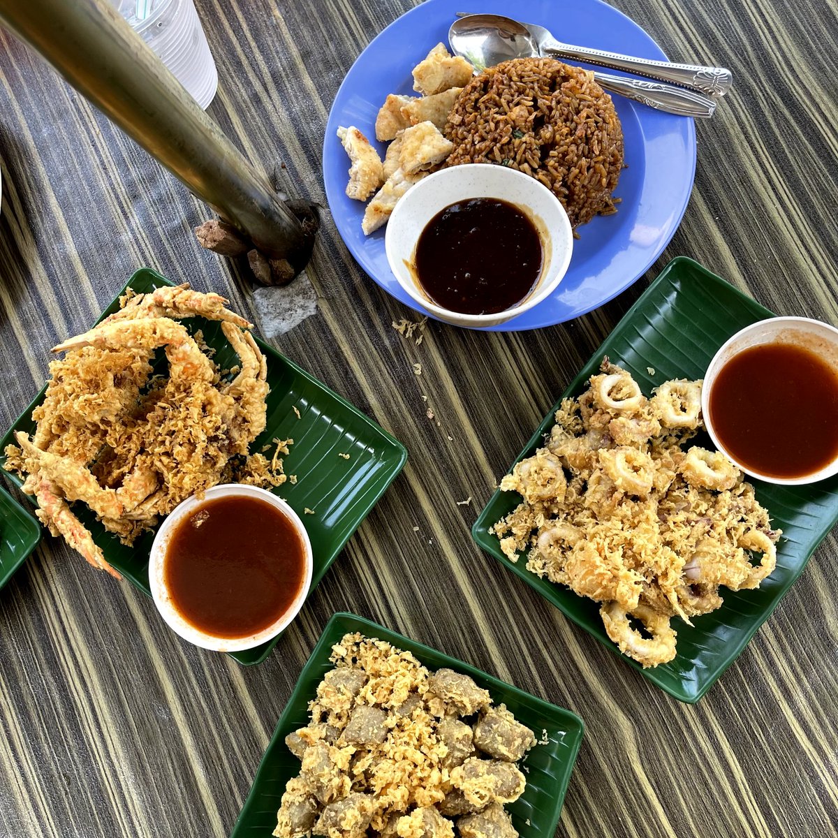 Jomkitamy's tweet photo. Warung celop tepung dalam kampung di Jeram Selangor!! 😋 #JomKita
.
Macam macam seafood celop tepung, rojak, mee sup &amp; lain lain lagi. Untuk korang yang mengidam tu takyah pergi jauh jauh sampai terengganu dah!
.
Lokasi 📍: MYE Warung, Kg. Bukit Kuching Tengah Jeram, Selangor https://t.co/1VwJO3Ri3q