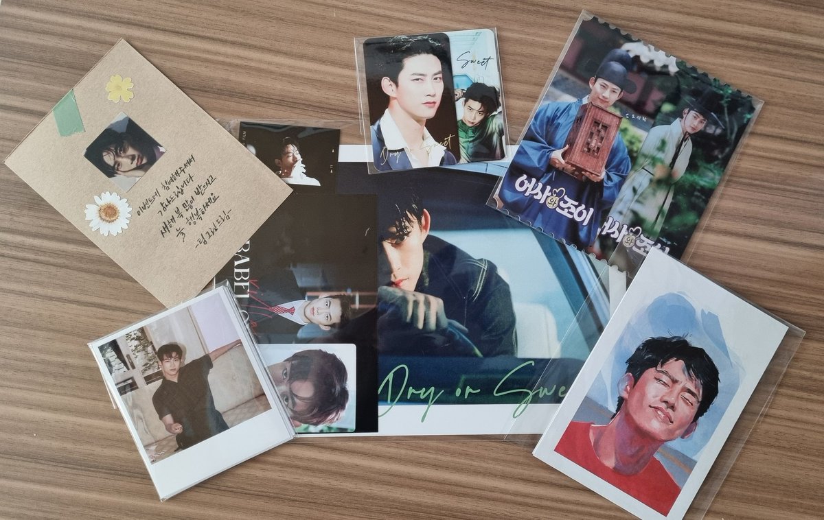 생카 후기 이벤트 선물이 도착했습니다~~
예쁜 생일 카페 열어주신 것도 감사한데 이렇게 멋진 선물까지 보내주시다니 😭
올 한해도 함께 행복한 덕질할 수 있는 2022년이 되었으면 좋겠습니다.
감사합니다. 💚💚💚
<a href="/teamgreen1227/">Team Green</a>