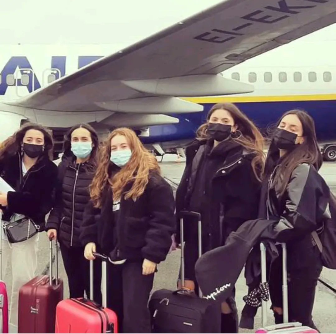 CastilloPuche's tweet photo. Nuestras chicas Erasmus+ ya están en Francia ✈🇨🇵
Esta semana han volado hasta Nantes, donde les esperaban sus familias de acogida y ya han empezado su trimestre en el Lycée Sainte-Marie de Cholet. Bravo les filles! 
#institutojoseluiscastillopuche  #ErasmusPlus #KA229 #educarm https://t.co/H8Zj12TZHl