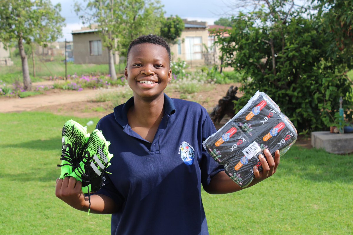 ChebengC's tweet image. Delivery 🚚 

 @adidas soccer cleats and @ubykotex sanitary towels donated to the only girl I know in our village who plays soccer ⚽️🙌🏽 *

*Breaking the norm ❤️ 

@UVF2016 @LeboMoloto22 @Alfred23g @SimplyCarol8 @Kgatlanathe1st